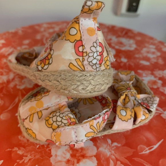 Old Navy Soft Sole pink & Orange Floral Sandals - Picture 4 of 5